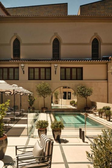 remodelación de espacio para piscina y aparcamiento hotel pamplona catedral